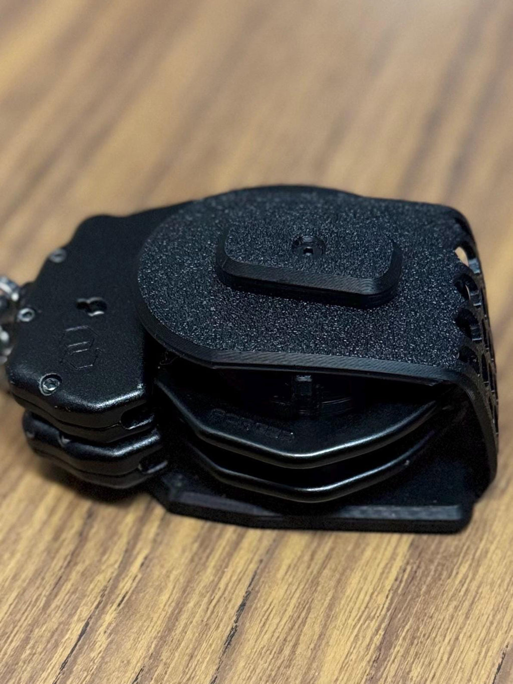 Twist-Lock Tactical Handcuff Holder: Rapid Access, Maximum Security