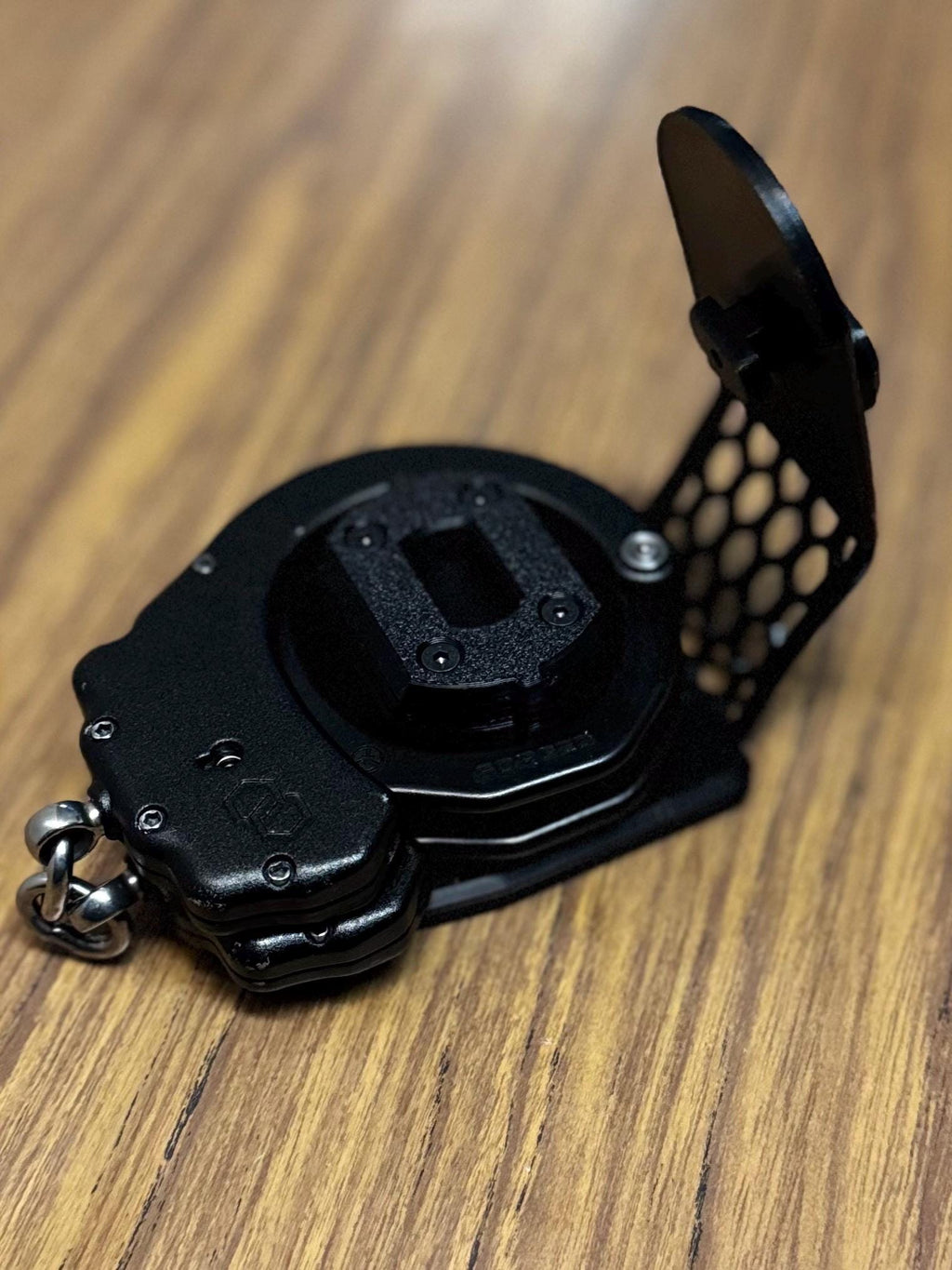 Twist-Lock Tactical Handcuff Holder: Rapid Access, Maximum Security
