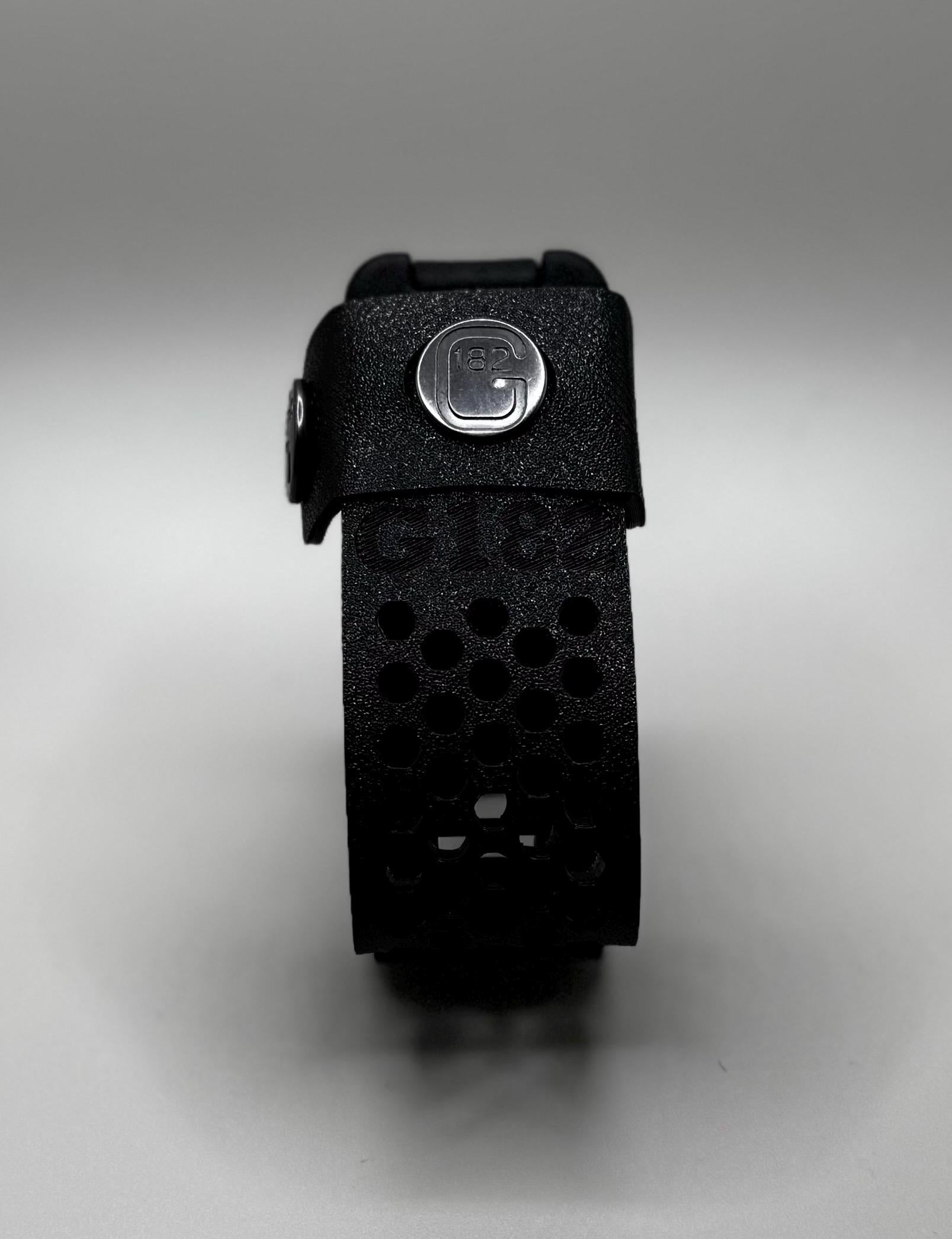Tactical Handcuff Holder: Durable Polymer, Universal Belt Clip