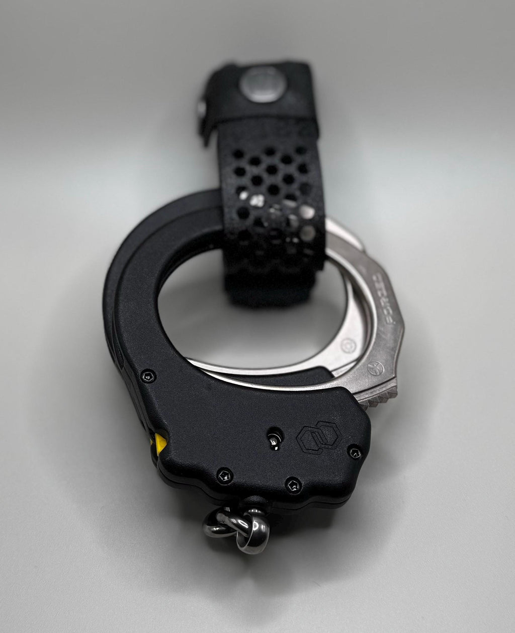 Tactical Handcuff Holder: Durable Polymer, Universal Belt Clip