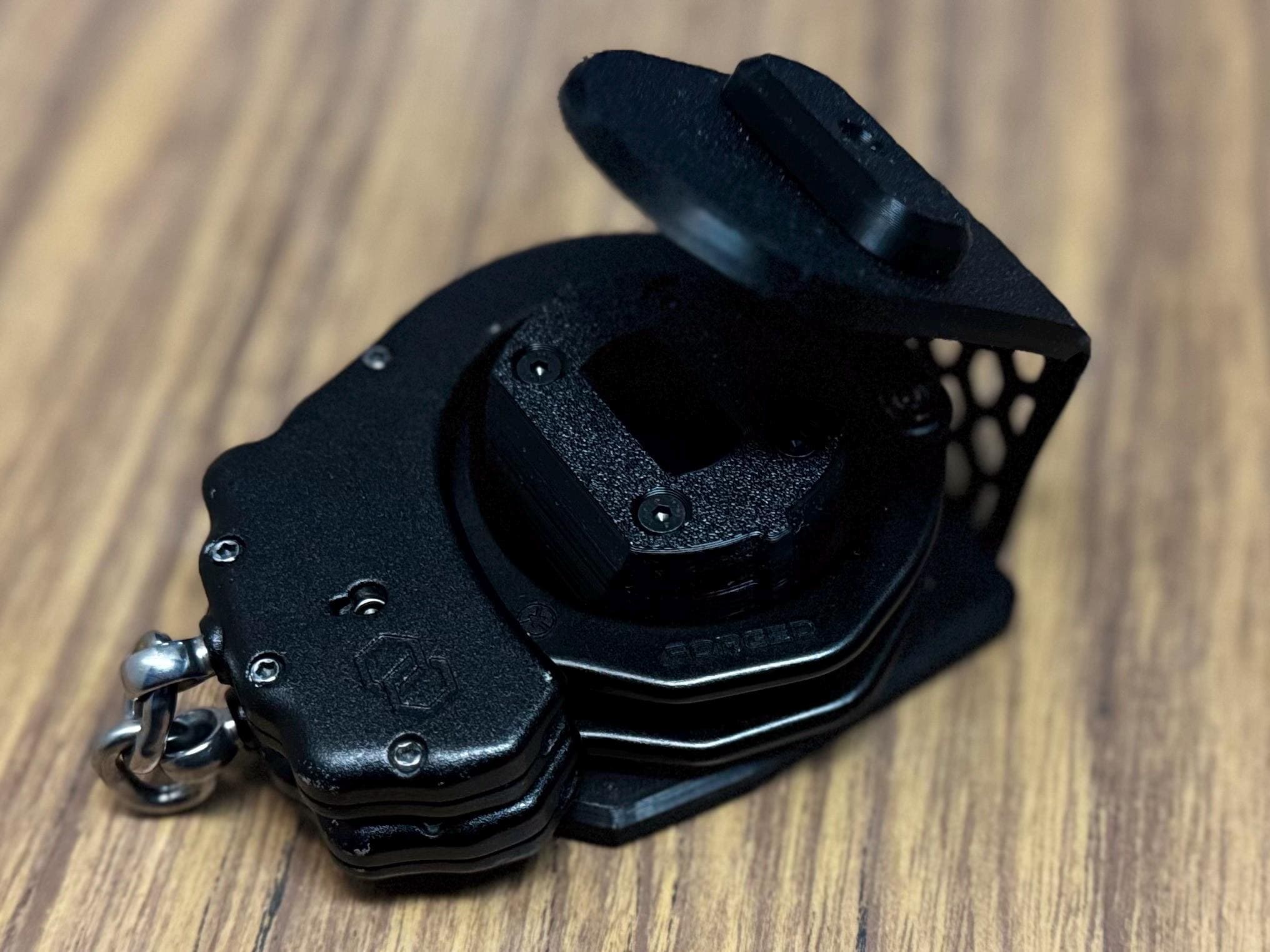 Twist-Lock Tactical Handcuff Holder: Rapid Access, Maximum Security