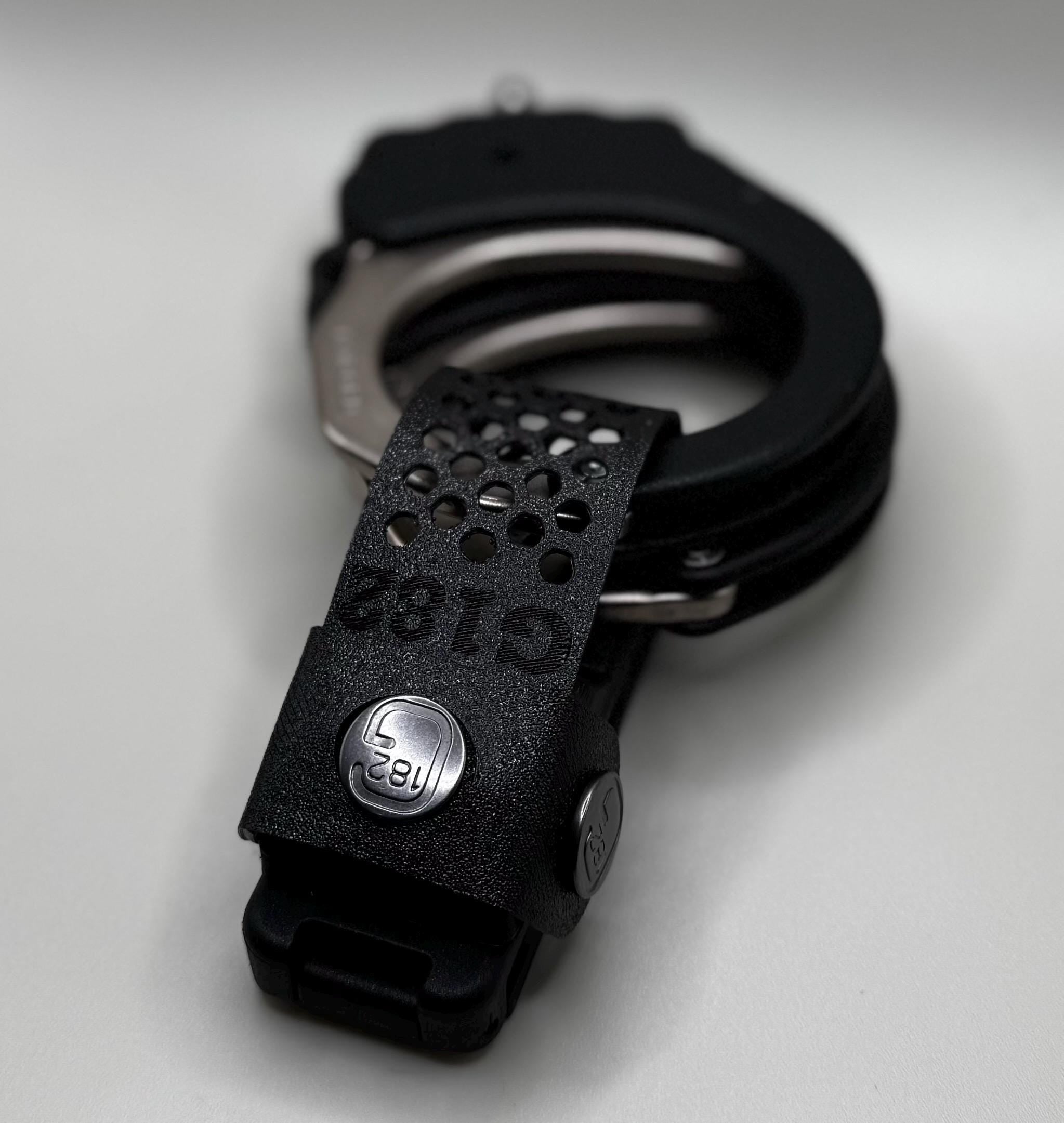 Tactical Handcuff Holder: Durable Polymer, Universal Belt Clip