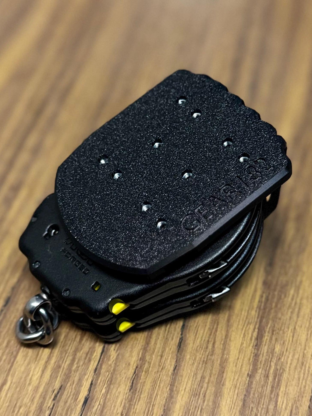 Twist-Lock Tactical Handcuff Holder: Rapid Access, Maximum Security